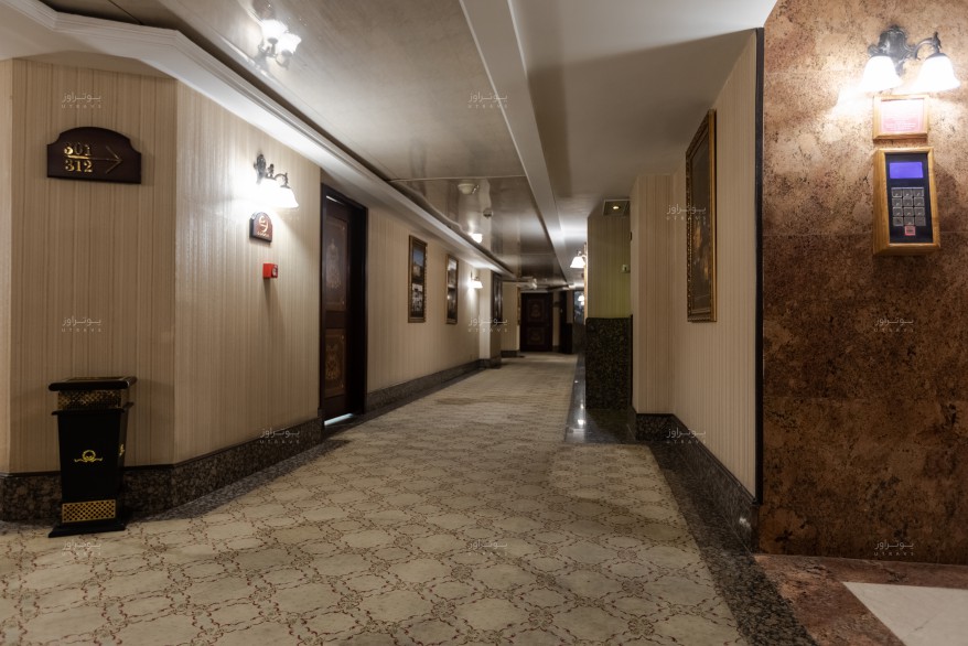 راهروی طبقات هتل قصر طلایی مشهد
